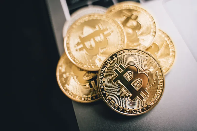 One Foot In, One Foot Out: Why Canadian Gamblers Are Playing Both Sides of the Crypto Casino Divide